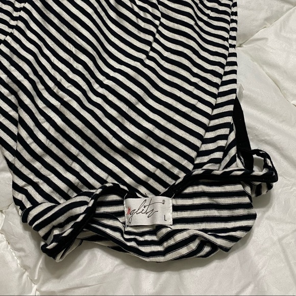 Striped V-Neck Tank Top - Picture 3 of 3